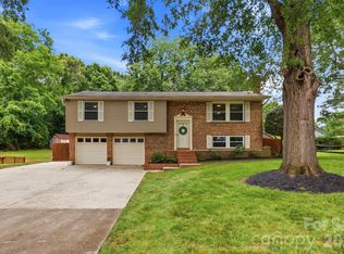 716 Regency Dr, Charlotte, NC 28211