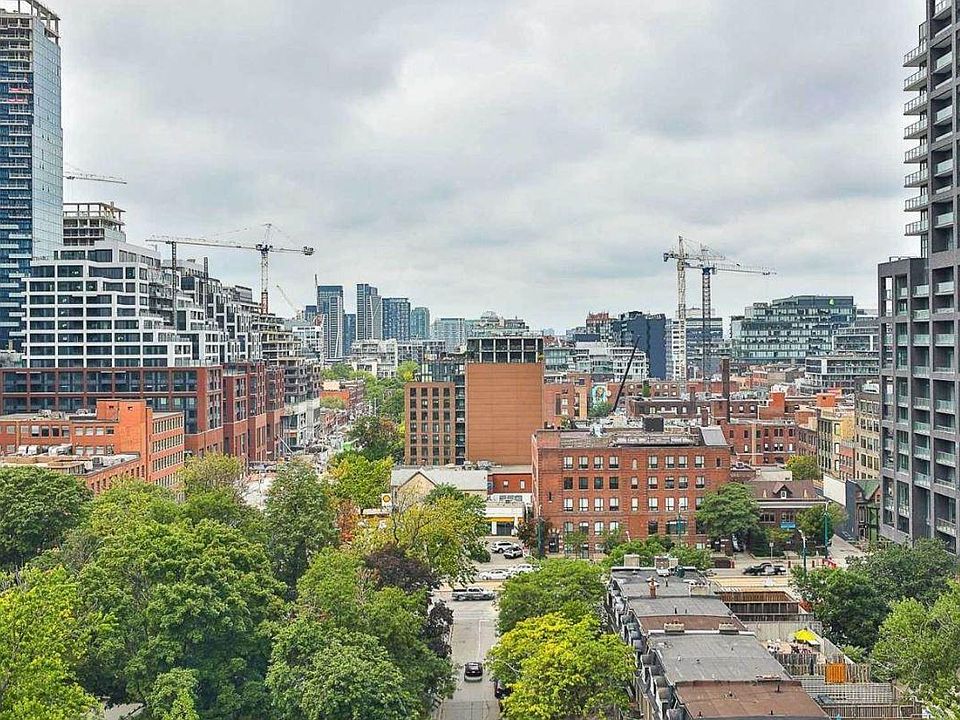 2nd image of 34 Blue Jays Way #713