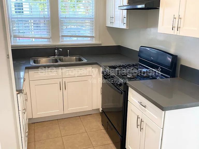 1157 N Maryland Ave #2 — Photo 6