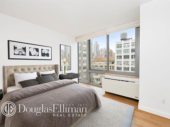 4th image of 225-227 W 60th St #6C