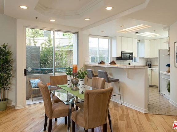 4th image of 1351 N Curson Ave APT 202