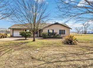 405 Lynch St, Smithville, TX 78957