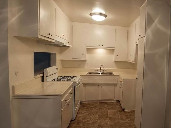 5th image of 21909 Saticoy St APT 28