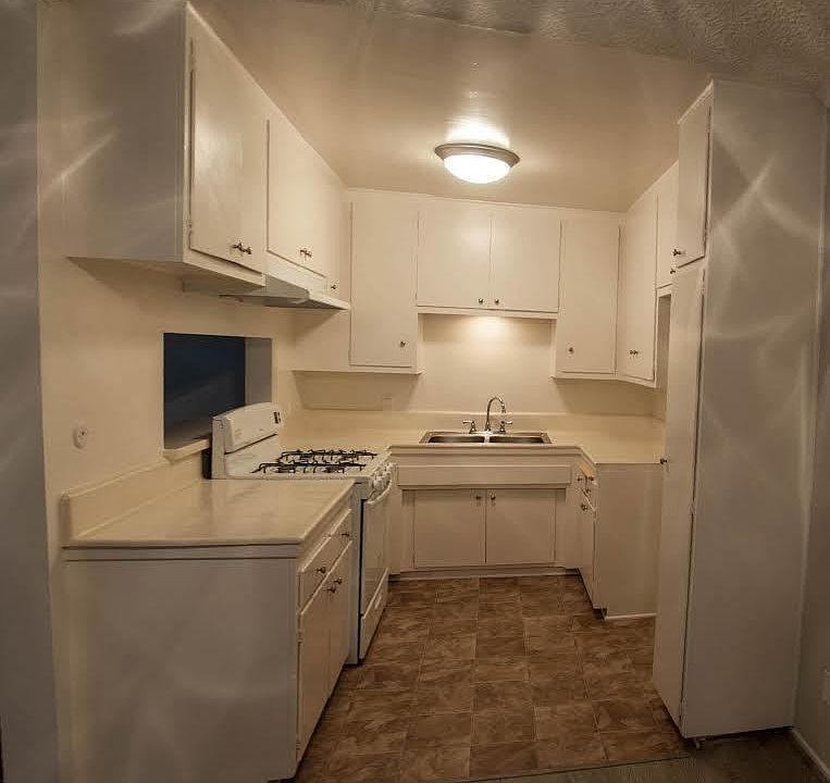 1st image of 21909 Saticoy St APT 10