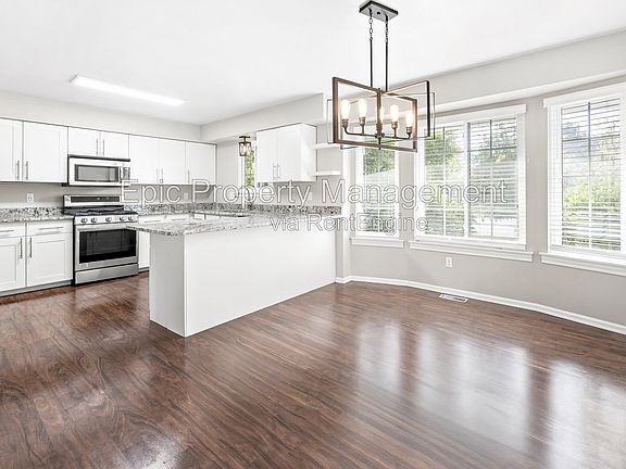4th image of 2233 Brookhaven Rd