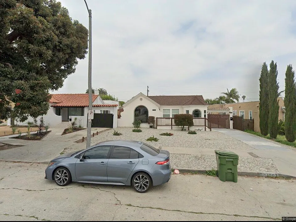 1907 W 74th St