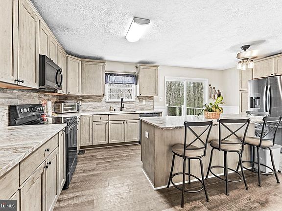 4th image of 3035 Mandela Ct