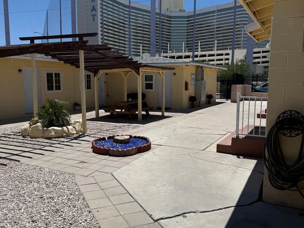 124 W Chicago Ave #124