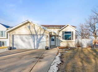2801 35 1/2 Ave S, Fargo, ND 58104