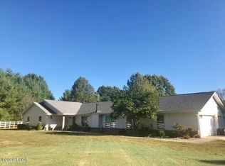 3 Blackhawk Dr, Carbondale, IL 62901