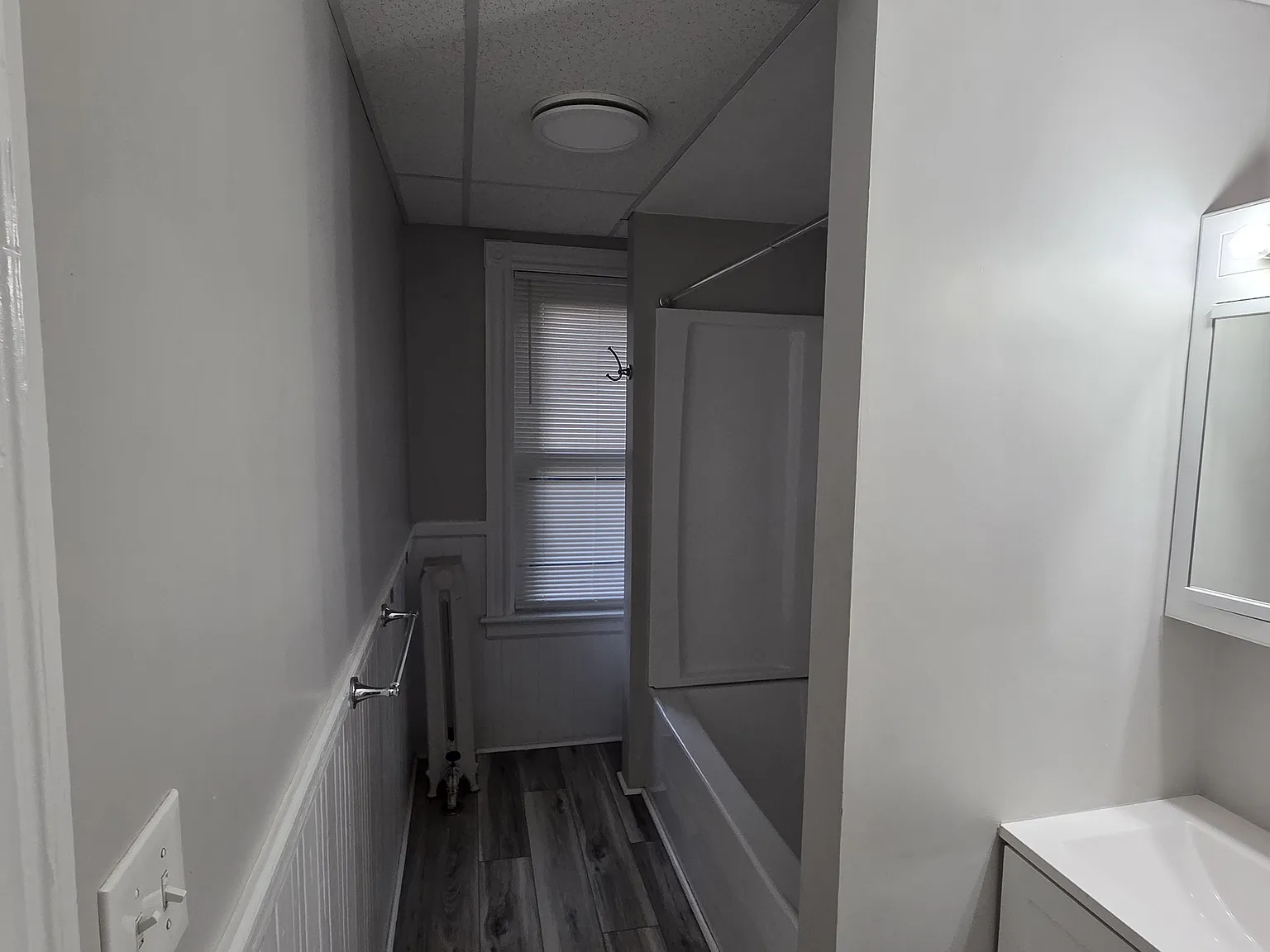 3 bed, 1100 sqft, $2,250 — Photo 3