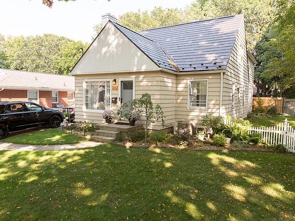 5th image of 2544 Martin Ave SE