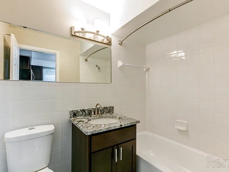 Shoreline Place Apartments — Photo 18