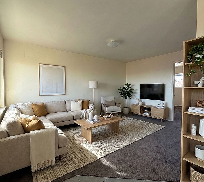 1st image of 4016-4024 Winona Ave #4018