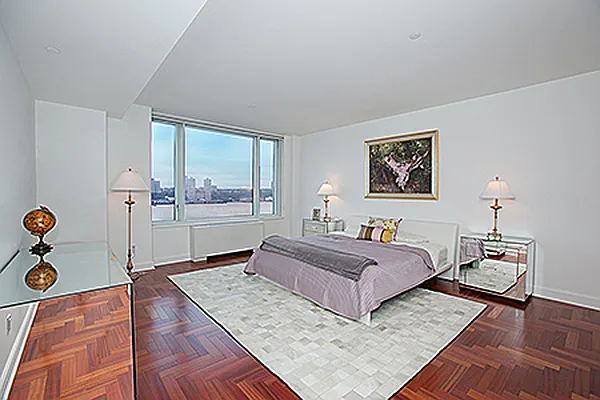 Sold by R New York | media 30