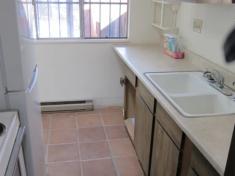 724 E 1st St #2 — Photo 9
