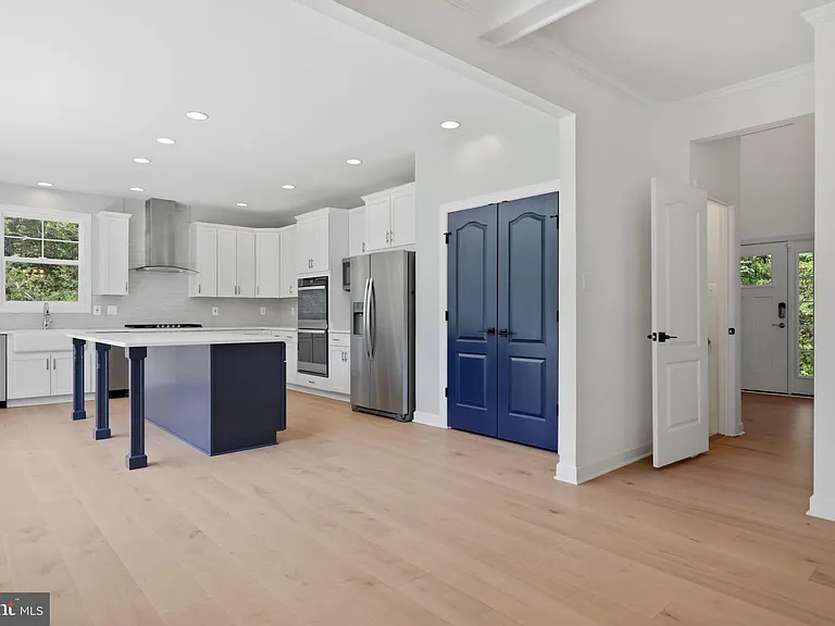 301 Kingdom Dr — Photo 34