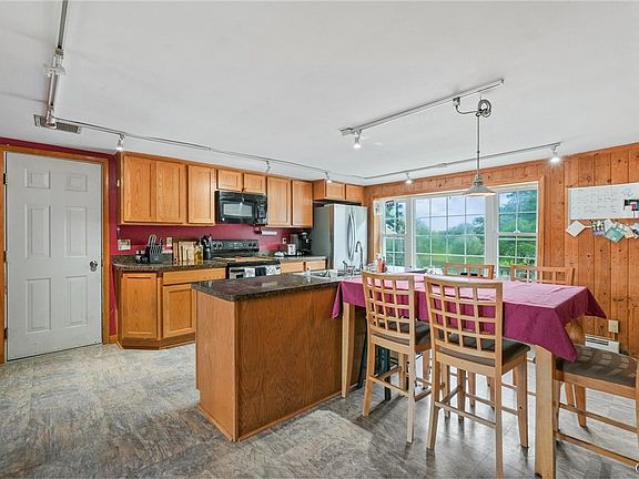 4th image of 2684 Henneberry Rd