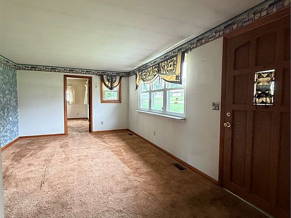 5th image of 300 Maple Ave