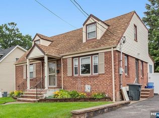 59 Parkview Ave, Elmwood Park, NJ 07407