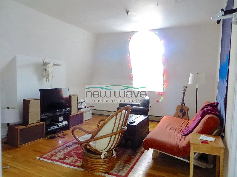 2 bed, 850 sqft, $3,900 — Photo 2