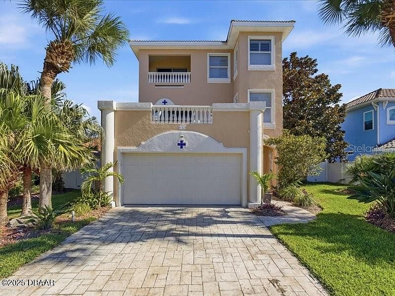 1st image of 121 Coquina Key Dr