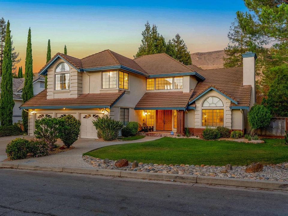 1st image of 44471 View Point Cir