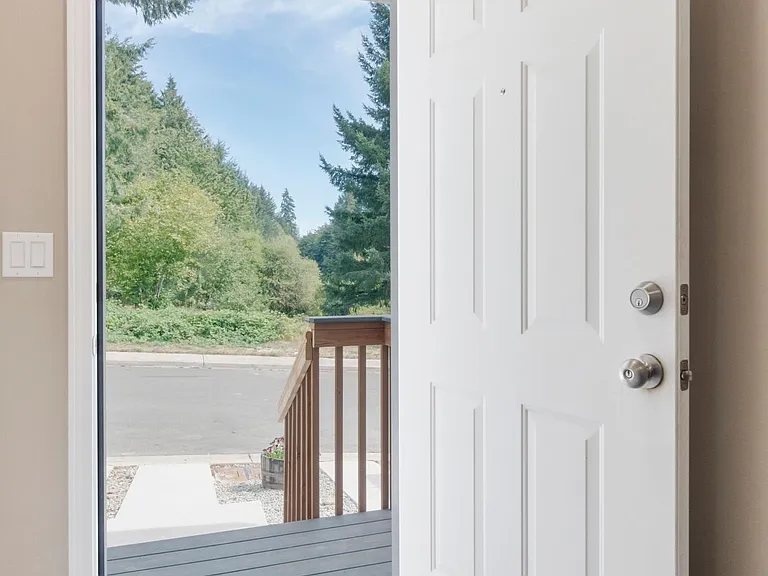 660 Hansen St SE #A — Photo 3