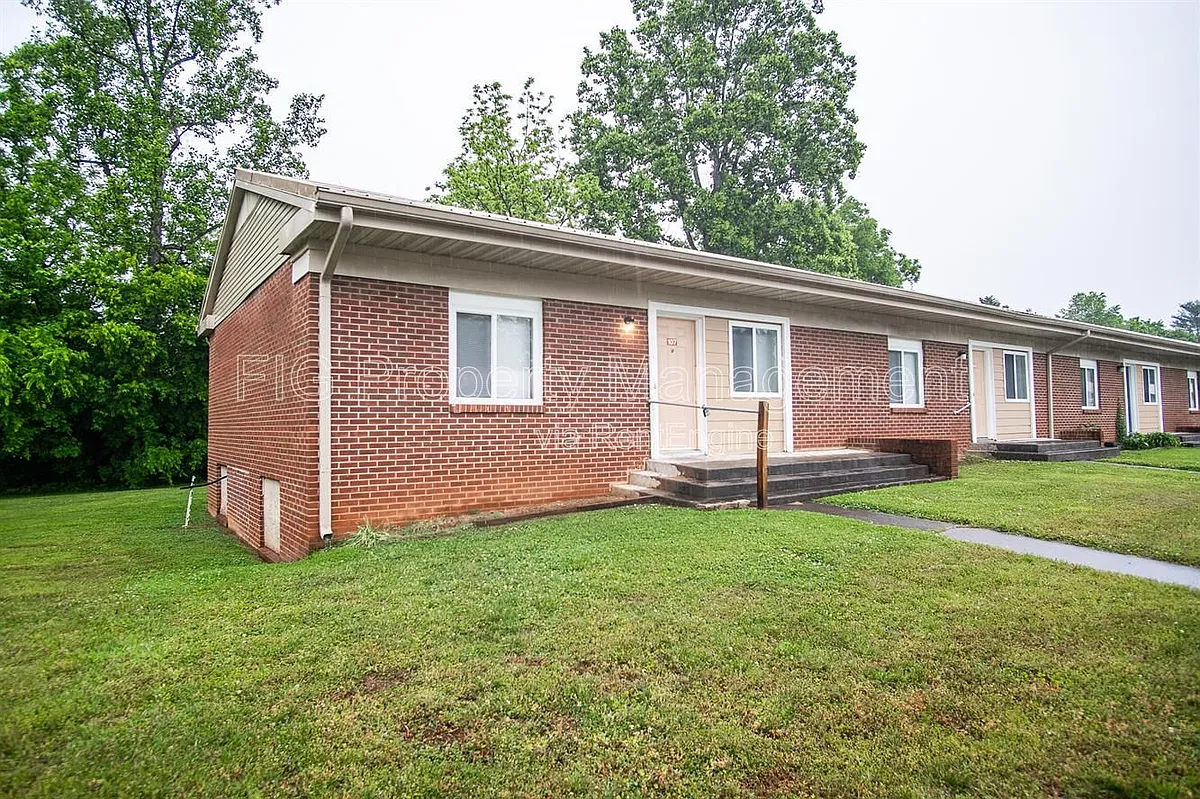 Building Photo - 107 Louella Dr