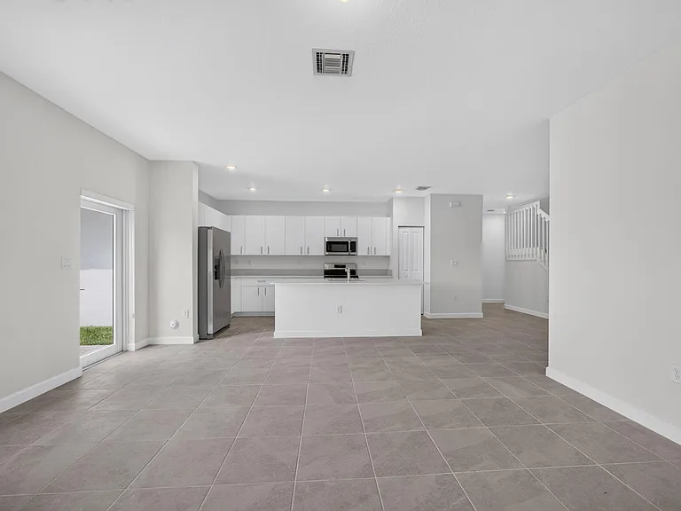 2444 SE 29th Dr #A — Photo 2