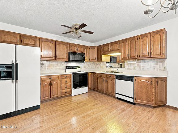 4th image of 1113 Riverside Avenue
