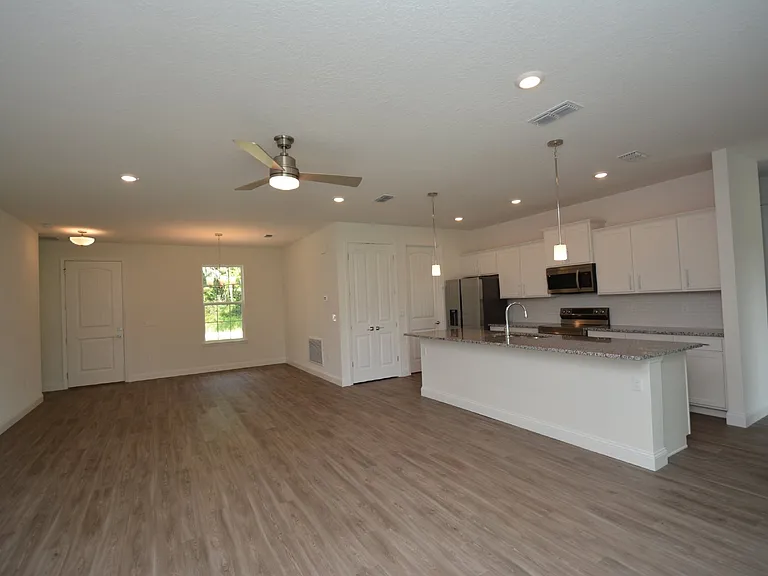 102 Brittany Ln — Photo 9