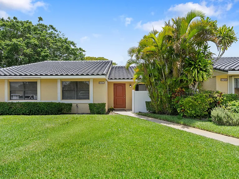 6721 Bridlewood Ct — Photo 1