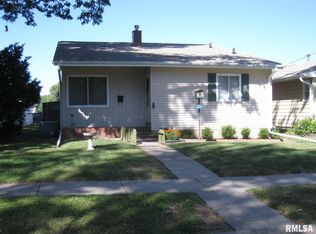 420 14th St, Silvis, IL 61282