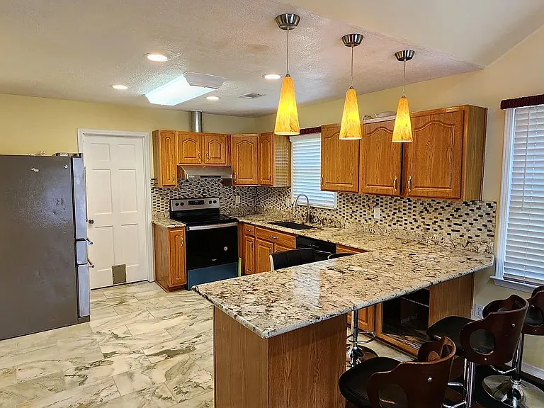 6108 Williams Rd — Photo 18