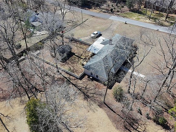 2nd image of 911 Noble Rd