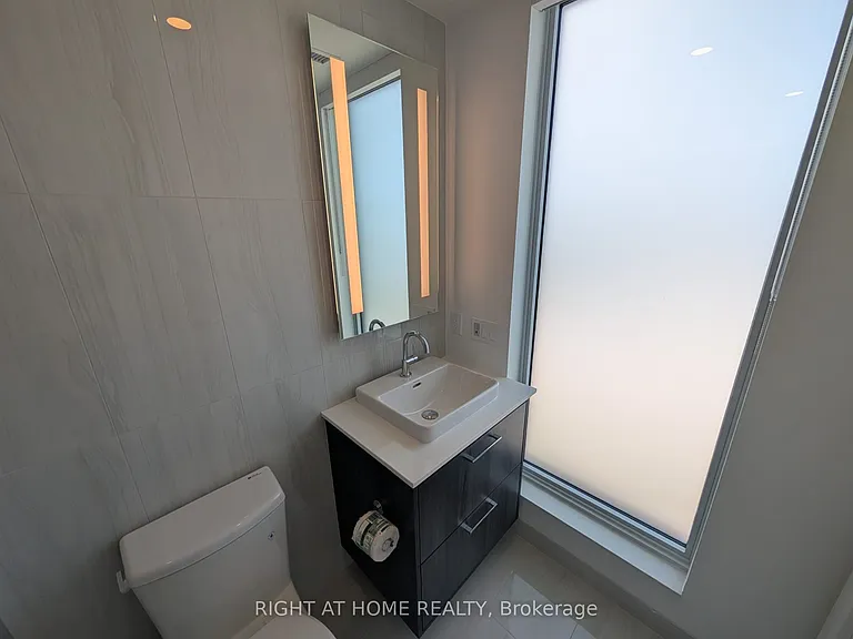 858 Dupont St #824 — Photo 13