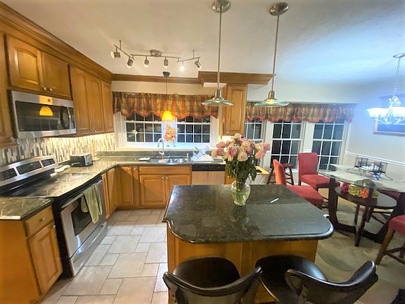 5th image of 8310 Chestnut Farm Ln #5
