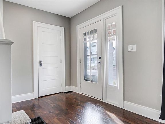 4th image of 742 Carlisle Ave