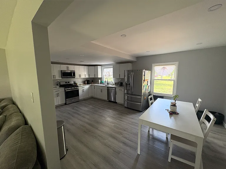 1200 Marshall Ln — Photo 9