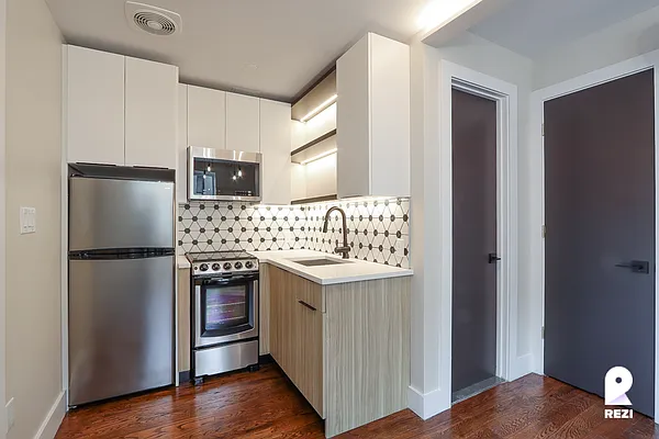 Rented by REZI | media 1