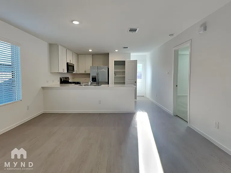 2057 Belgian Dr — Photo 4