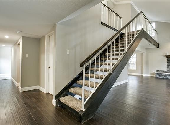 4th image of 2806 N Surrey Dr
