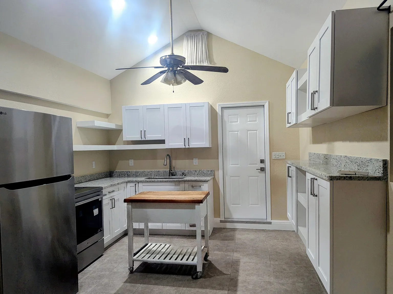 Studio, 484 sqft, $1,895 — Photo 4