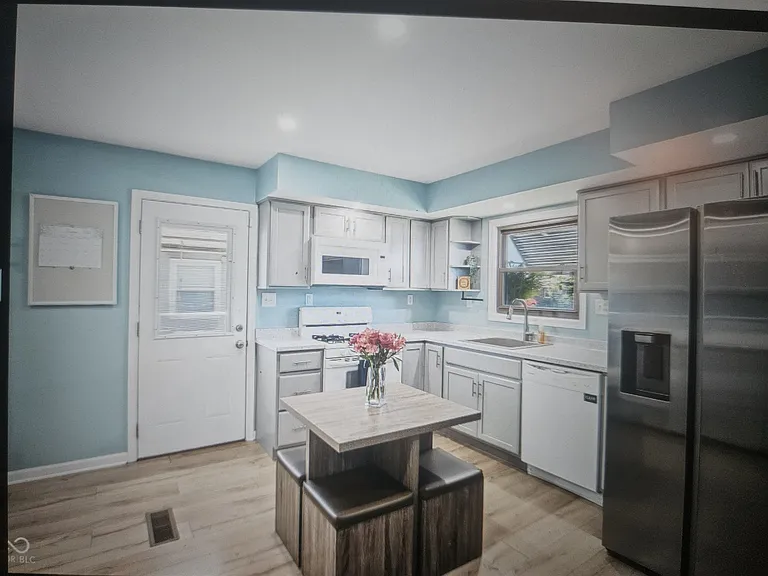 1004 W Noble St — Photo 5
