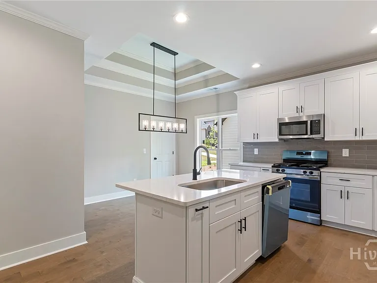 380 Ansley Dr — Photo 8