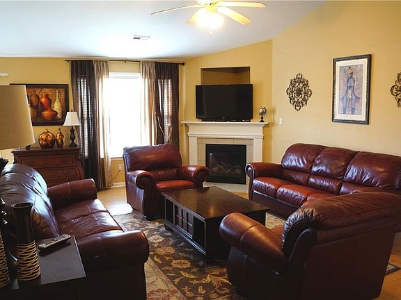 4th image of 106 Glen Arbor Dr