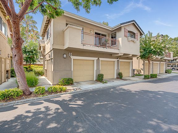 3rd image of 374 Oleander Dr
