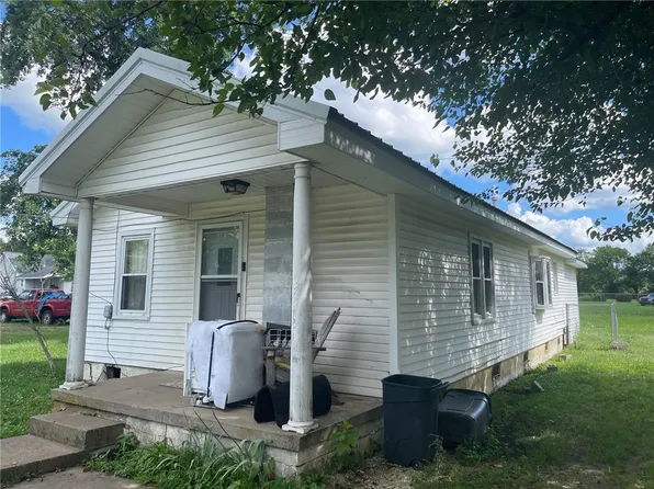 103 W 8th St, Green Forest, AR 72638