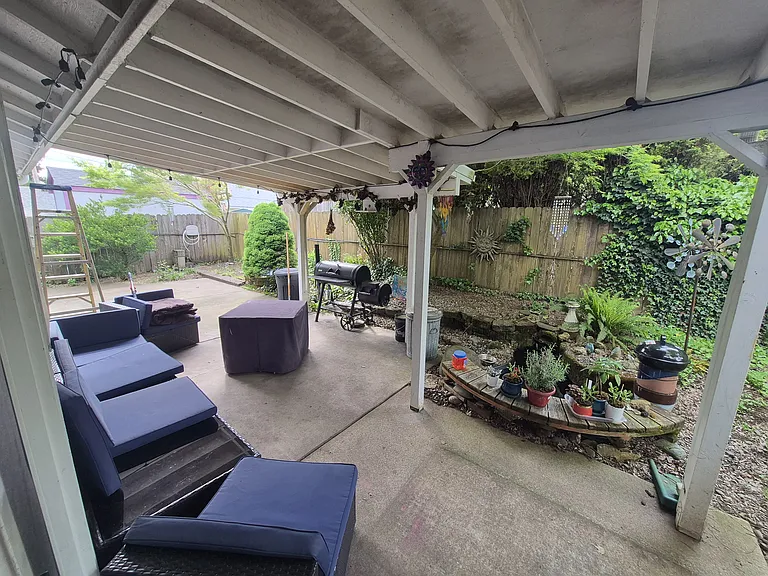 120 E Rose St — Photo 4